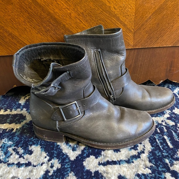 Frye Boots - Picture 6 of 9